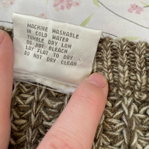 Low cut short knit oversized cardigan - Picture 3 of 5